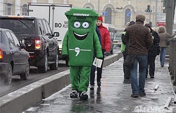 Симпатичный оживший мусорный бачок отправился в Москву