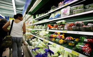 Во фруктах и овощах пекинских супермаркетов обнаружены 17 видов ядохимикатов