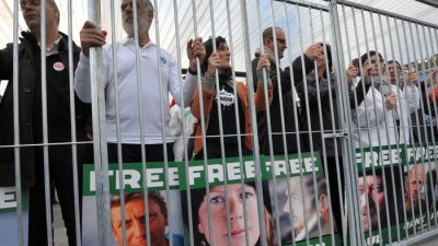 Акция в защиту арестованных активистов Гринпис прошла в Париже
