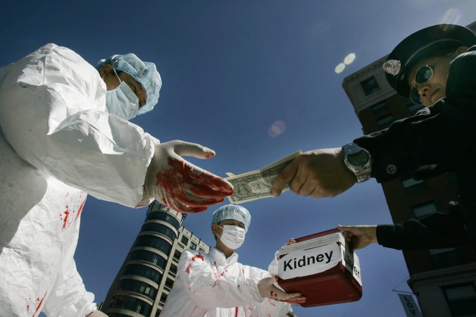 Около двух тысяч врачей в Китае участвуют в насильственном извлечении органов