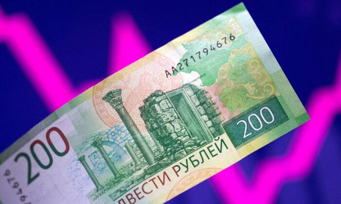 Российские акции растут, рубль стабилизируется, невзирая на санкции