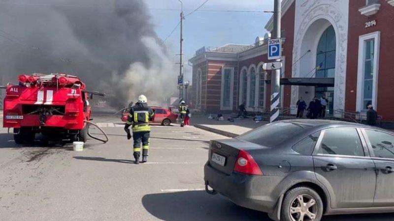 В результате ракетного удара по вокзалу Краматорска погибли 50 человек