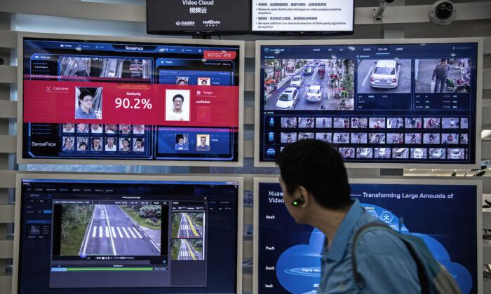 Дисплей для распознавания лиц на мониторах в кампусе Huawei в Бантяне 26 апреля 2019 года в Шэньчжэне, Китай. (Kevin Frayer/Getty Images)
 | Epoch Times Media