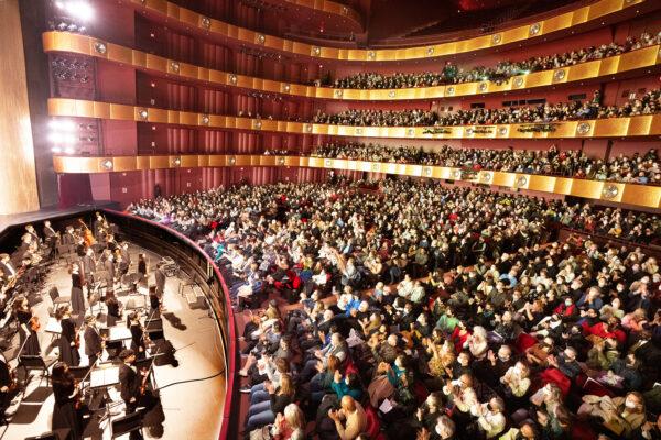 Выступление Shen Yun Performing Arts в Театре Дэвида Х. Коха в Линкольн-центре в Нью-Йорке, 13 марта 2022 г. (Larry Dye/The Epoch Times)