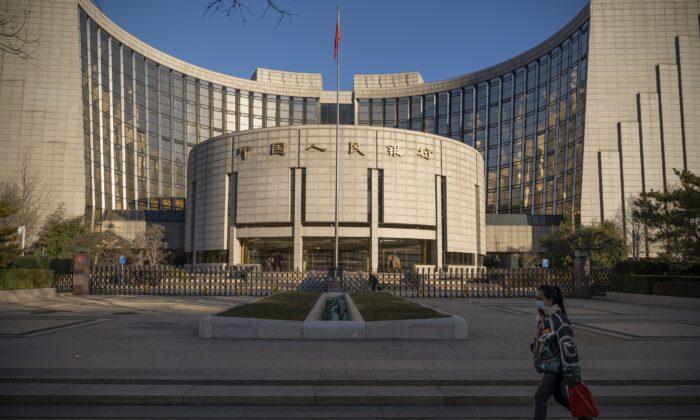 Штаб-квартира центрального банка Китая. Пекин, 13 декабря 2021 года. Фото: Andrea Verdelli/Bloomberg via Getty Images | Epoch Times Media