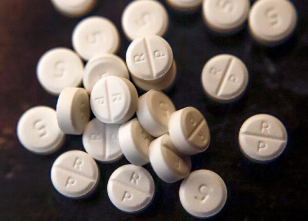 5-граммовые таблетки оксикодона. Фото: Keith Srakocic/AP Photo File