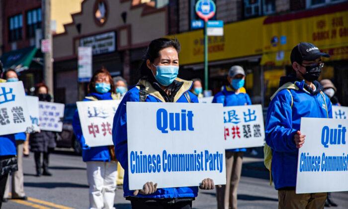 Жёсткие антиковидные меры в городах Китая побуждают китайцев выходить из компартии