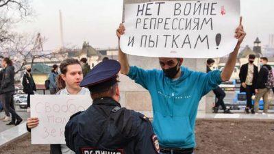 У обвиняемых в распространении сведений о войне в России начали арестовывать имущество