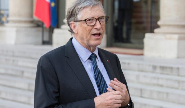 Билл Гейтс в Елисейском дворце перед встречей с президентом Франции, чтобы рассказать о Фонде Билла и Мелинды Гейтс (BMGF), в Париже, 16 апреля 2018 года (Frederic Legrand—COMEO/Shutterstock)