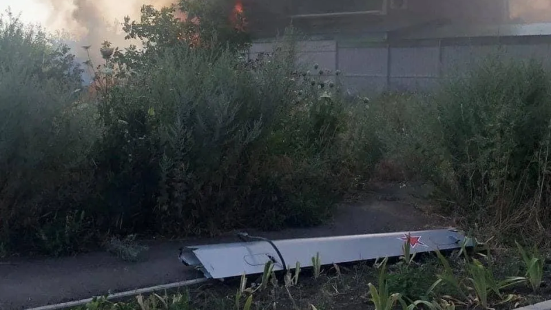 В Таганроге сбитый беспилотник сжёг жилой дом