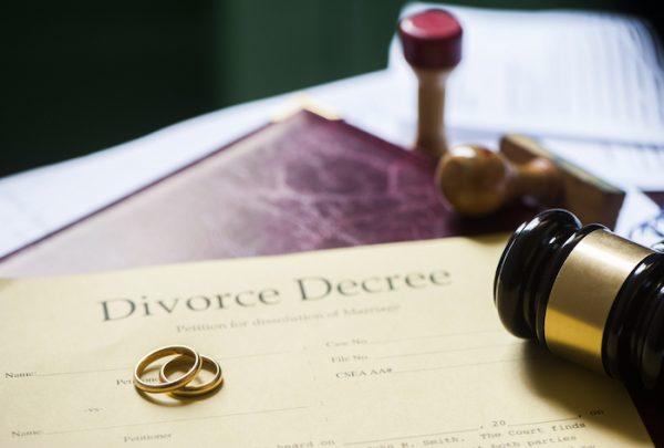 Постановление о разводе. (Фото: Shutterstock)