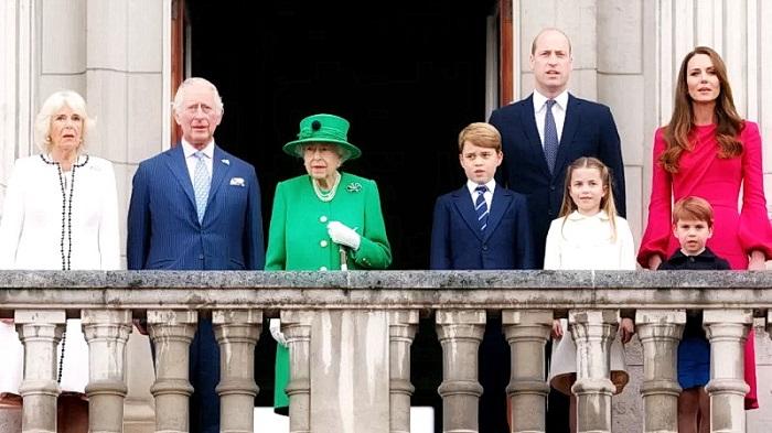 Королева умерлав кругу семьи. Фото: bbc.com