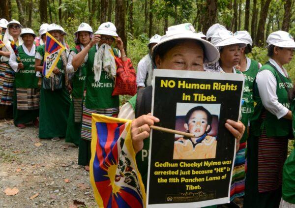 Тибетские буддистки из Ассоциации тибетских женщин во время участия в молчаливом марше 29 апреля 2019 года. Фото: DipenduDutta/AFPviaGettyImages
