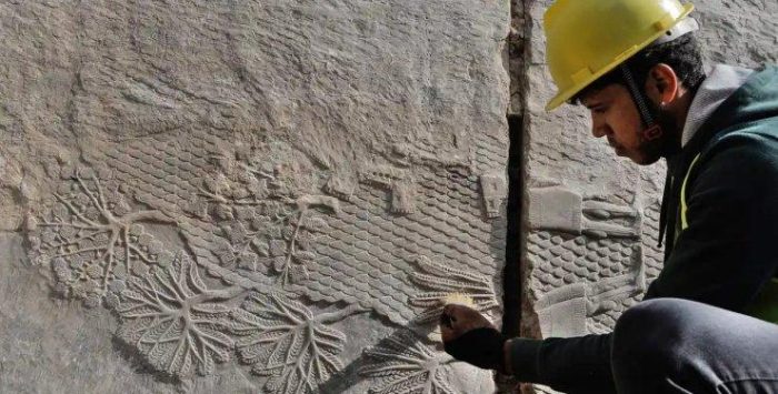 На наскальных рисунках 2700-летней давности можно увидеть военные сцены и растения времён Ассирийской империи. (thenationalnews.com) | Epoch Times Media
