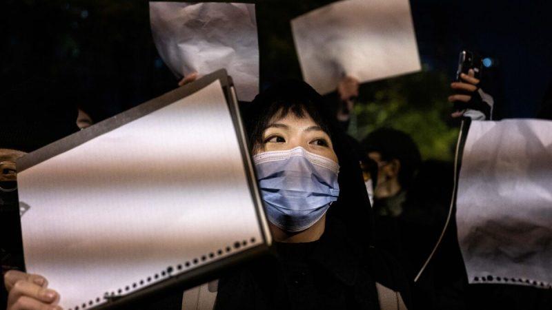 Протестующие в Китае обходят цензуру, чтобы выразить свой гнев