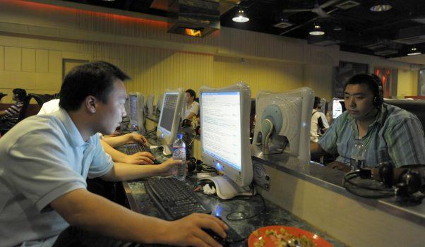 Интернет-пользователи в Пекине, 3 июня 2009 г. Контроль над интернетом в Китае является одним из самых строгих в мире. (Liu Jin/AFP/Getty Images)