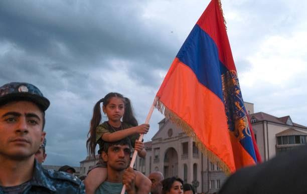 Степанакерт, 25 июля 2023 г. Демонстранты  требуют открытия заблокированной дороги, соединяющей регион Нагорного Карабаха с Арменией. (ANI BALAYAN/AFP via Getty Images) | Epoch Times Media