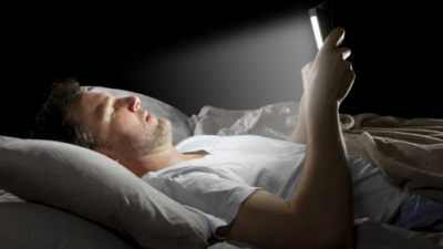 Перед сном лучше забыть о своём телефоне