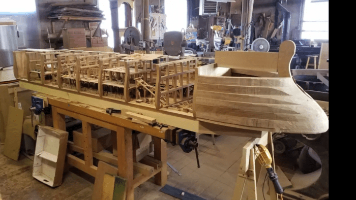 Модель Ноева ковчега, созданная г-ном Дженкинсом в столярной мастерской. (Courtesy of Mackie Jenkins)