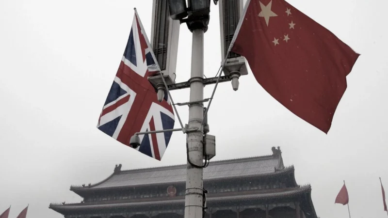 Флаги Великобритании и Китая на площади перед воротами Тяньаньмэнь в Пекине, 17 января 2008 года. (Andy Wong /AP Photo) | Epoch Times Media